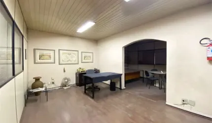 Sala comercial ao lado do Metro Luz