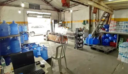 Sobrado Comercial a venda com 163 m2 com 4 dormitorios, 2 vagas e galpão. Estuda Permuta
