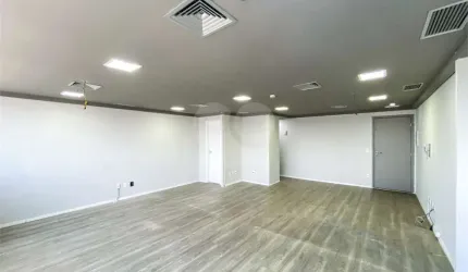 Sala comercial para venda com 50 m, duas vagas, prédio novo em Higienópolis-SP