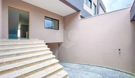 Sobrado novo em localização privilegiada, próximo do Horto Florestal