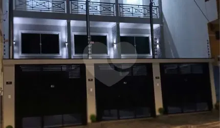 LINDO SOBRADO A VENDA C/ TRES DORMIÓRIOS/UMA SUÍTE/PARQUE VITÓRIA