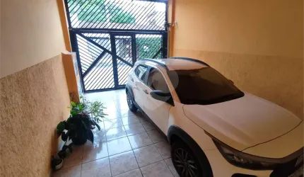 sobrado a 2 km do metro com 3 dormitorios sendo 1 suite e 2 vagas.