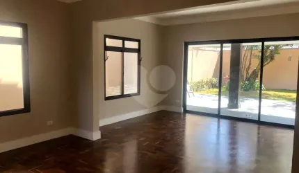 CASA A VENDA NO HORTO FLORESTAL COM 4 DORMS (2 SUÍTES) E 2 VAGAS DE GARAGEM