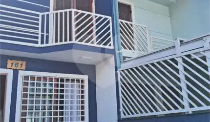 Sobrado no Tremembe com 2 quartos e 2 vagas