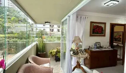 Apartamento alto padrão, 180 metros,   4 dormitórios  3 suítes com varanda , 4 vagas e depósito
