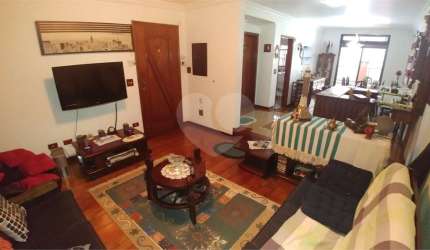 Sobrado para Venda, 260m2, 3 quartos (1 suíte), quintal, churrasqueira. 4 vagas. Santana