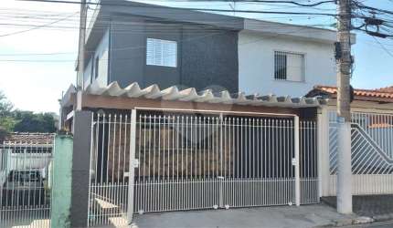 Excelente sobrado, cômodos amplos e arejados com quintal e 2 vagas.