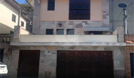 Vendo Lindo sobrado dentro de Vila