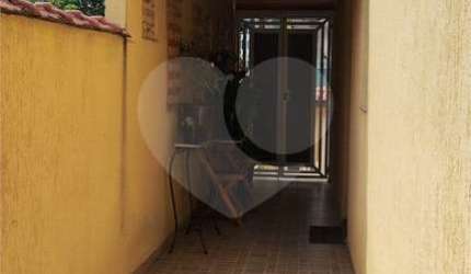 Sobrado no Bairro do Limão com 03 suítes e 05 vagas com area gourmet