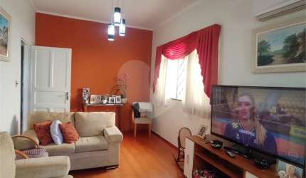 Vende-se Casa Térrea Ampla com 5 vagas  - Ideal para Residência ou Comércio