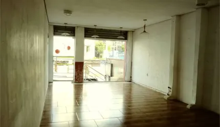 Santana loja de rua = uma casa em baixo com entrada independente