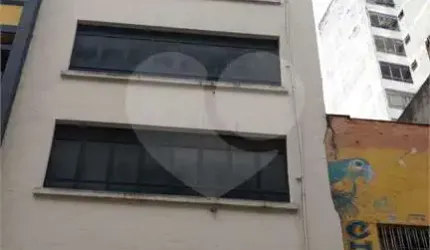 Oportunidade Única: Prédio Comercial no Coração do Centro Histórico de São Paulo