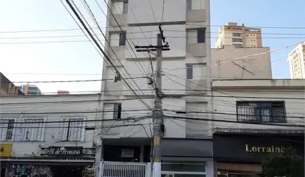 Apartamento com 112m2 de área construída com 2 quartos, 2 banheiros, 1 sala e 1 vaga de garagem
