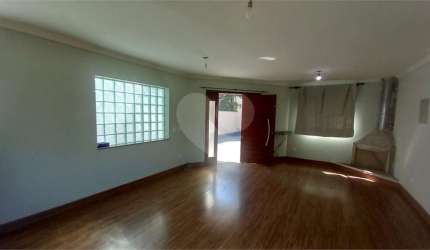 Casa assobradada no Tremembé com 5 quartos, muito lazer, áreas verdes, 6 vagas! Abaixo da avaliação.