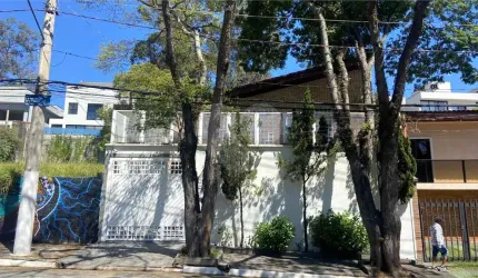 Ampla casa térrea nas Palmas do Tremembé com 3 suítes e quintal enorme.