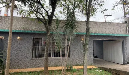 Casa de esquina a venda para moradia ou atividade comercial zoneamento ZCOR1