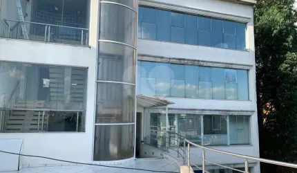 Belíssimo prédio comercial à venda no Jd São Bento