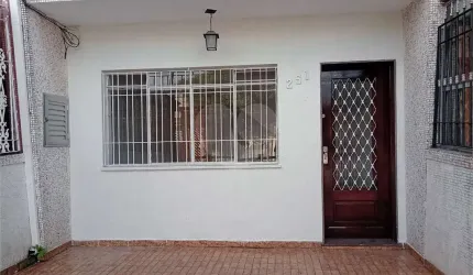 Sobrado à venda na Vila Maria com 2 dormitórios e garagem para 2 carros.