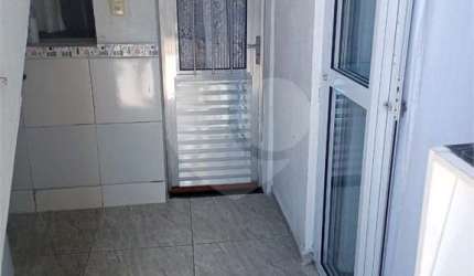 Imóvel com 3 casas, 3 vagas. Vila Nivi.