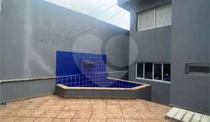 Sobrado no Jardim São Paulo pode ser comercial ou residencial