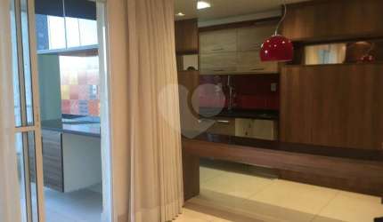 Apartamento novo, habitado por apenas 2 anos, acabamento completo e excelente localização!!