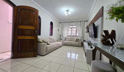 Amplo e espaçoso sobrado em Santana com 3 suítes, sala de estar e TV, copa, cozinha e, 3 vagas!
