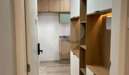 Apartamento com 33m2  - cozinha - 1 quarto - home office - varanda - em Higienópolis.