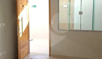 Apartamento de 2 dormitórios em Condomínio Fechado no Parque Vitória.