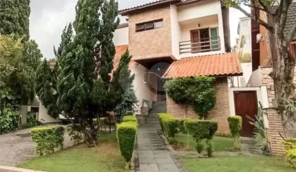 Sobrado em condomínio para locação e venda em Alphaville