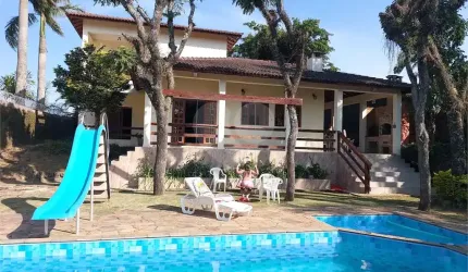 Casa à venda 250m² 3 suites na Serra da Cantareira.