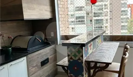Apartamento com varanda gourmet à venda no Panamby