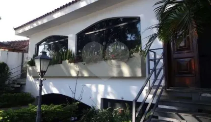Casa para residência ou serviços. Excelente localização!
