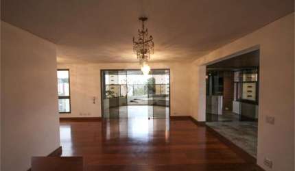 Apartamento com piscina, sacada gourmet, zona sul