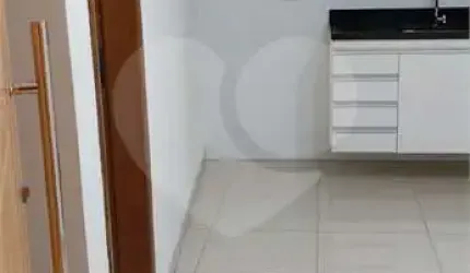 Apartamento 2 quartos a menos de 500 metros do metrô Parada Inglesa.