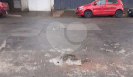 estacionamento com 600 metros