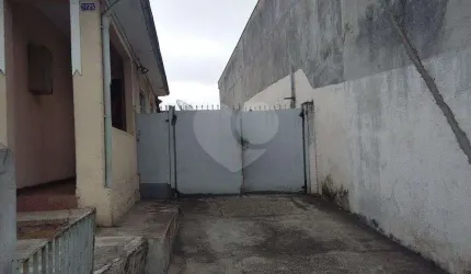 CASA COM 4 MORADIAS A VENDA NA AV. IMIRIM - TOTAL DE 7 DORMS E 8 VAGAS DE GARAGEM