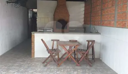 Ótimo terreno de 5 x 25 com 4 casas para renda!
