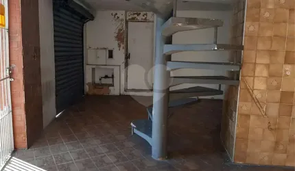 Ampla casa, são 189m de construção, 3 quartos, 4 vagas
