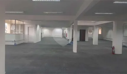Prédio Comercial com 1.170m2 no Centro de Osasco, imóvel com elevador, 5 vagas de garagem