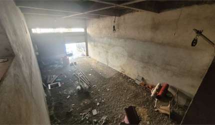 Predio comercial, 765m2, 4 vãos livres, mezanino, salas e banheiros, 3 vagas. Santana.