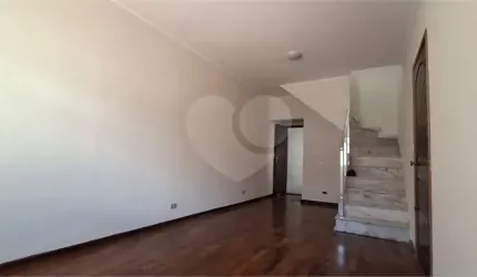 Vende-se:  Sobrado, 100m², dois quartos e duas vagas, na Vila Nova Mazzei!