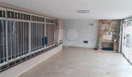 Casa Térrea com 3 Quartos, Suíte e Porão Gigante: Seu Novo Lar Espera por Você!