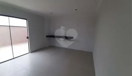 Apartamento COBERTURA com 66m2, 3 quartos, banheiro, sala,  cozinha, quintal e 1 vaga
