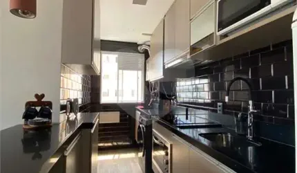 EXCELENTE APARTAMENTO Localizado no bairro do Bom Retiro próximo à Avenida Santos Dumont, com acesso