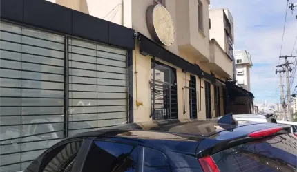 Prédio Comercial de Esquina: Visibilidade, Funcionalidade e Oportunidade Única para Negócios!