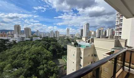Luxuoso apartamento, raridade! 4 suítes máster, amplo living com lareira e bar, sala de jantar, apartamento todo avarandado, 5 vagas em Santana! Altíssimo padrão.