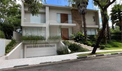CASA CONDOMÍNIO DE ALTO PADRÃO