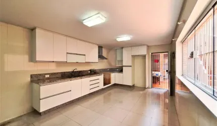 VENDA - Sobrado com 144m² | 3 dormitórios (1 suíte) | 2 vagas | Terraço Amplo e Pronto para Morar no Jardim Guança