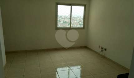 Apartamento de 52m² com 2 dormitórios e vaga de garagem.
