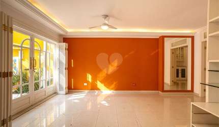 Casa Assobradada Recém-Reformada em Pinheiros – 203 m² de Conforto e Estilo!